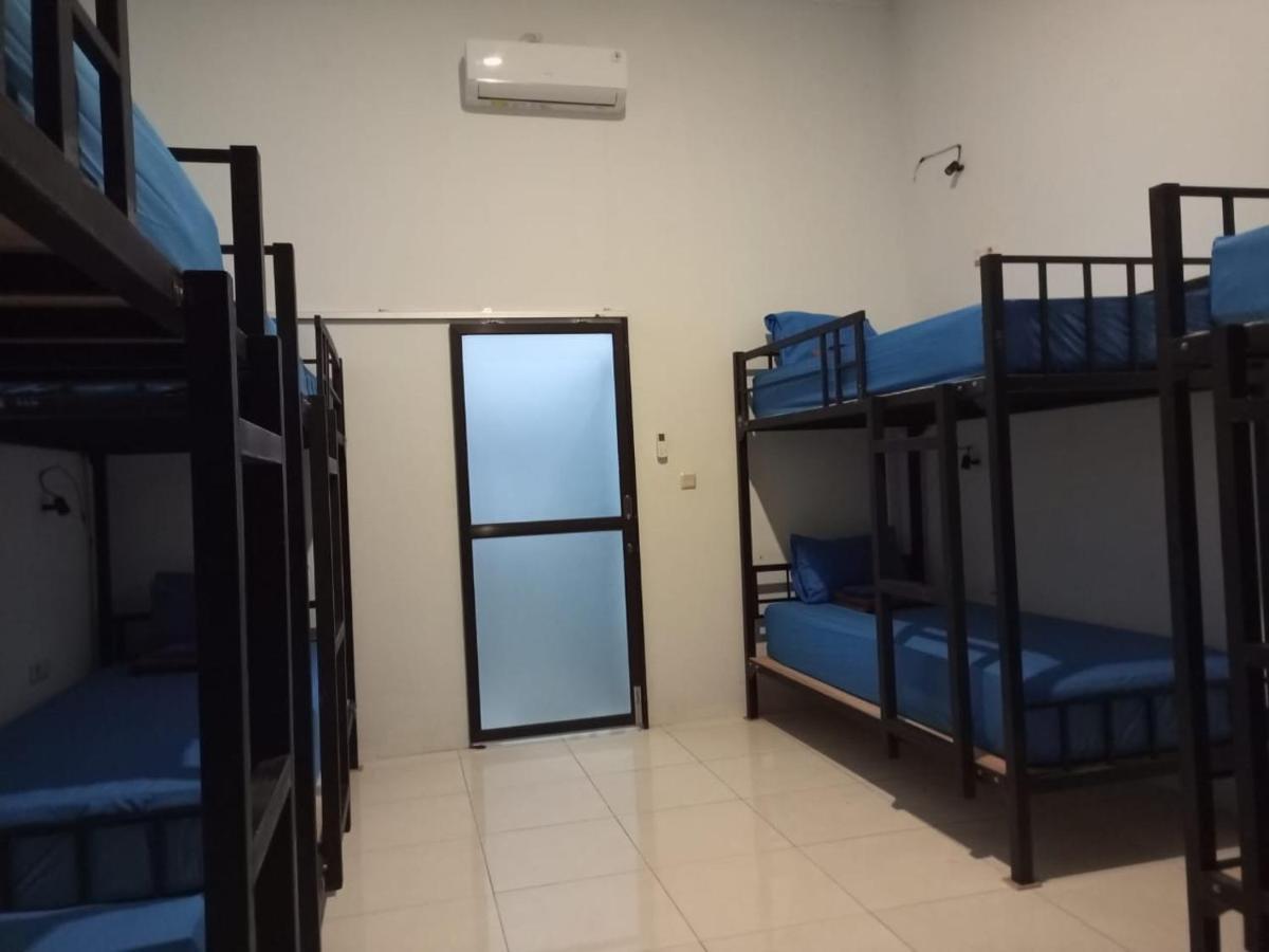 Simpang Hostel Kuta  Bagian luar foto