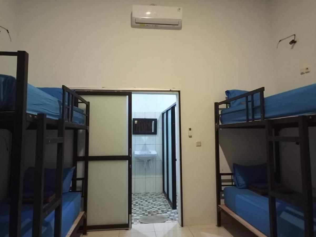 Simpang Hostel Kuta  Bagian luar foto