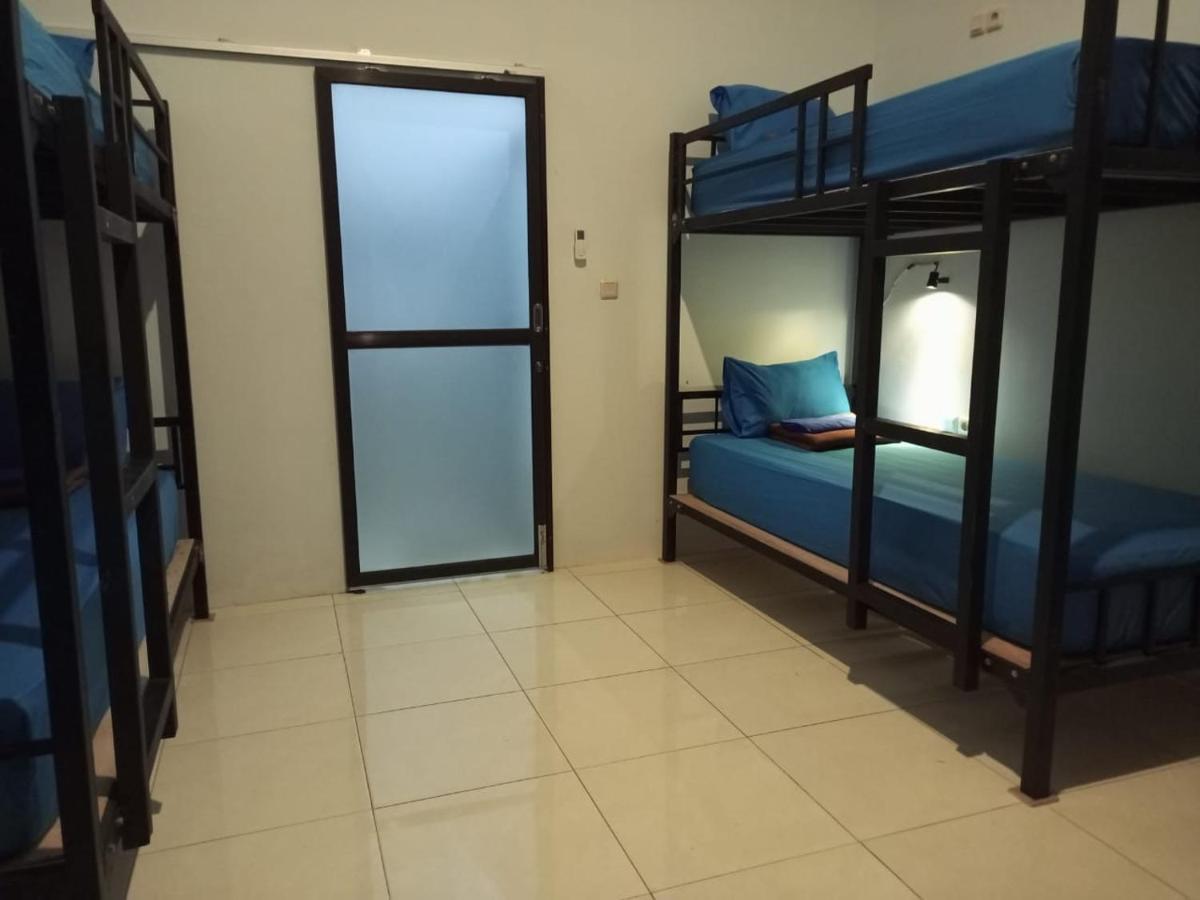 Simpang Hostel Kuta  Bagian luar foto